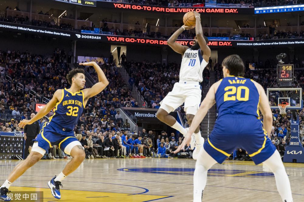 而在房檐下 而在房檐下