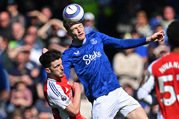 震耳欲聋的 震耳欲聋的